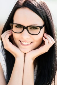 panthermedia_a19698848_300x450 Frau mit Brille - Optik Westermeier